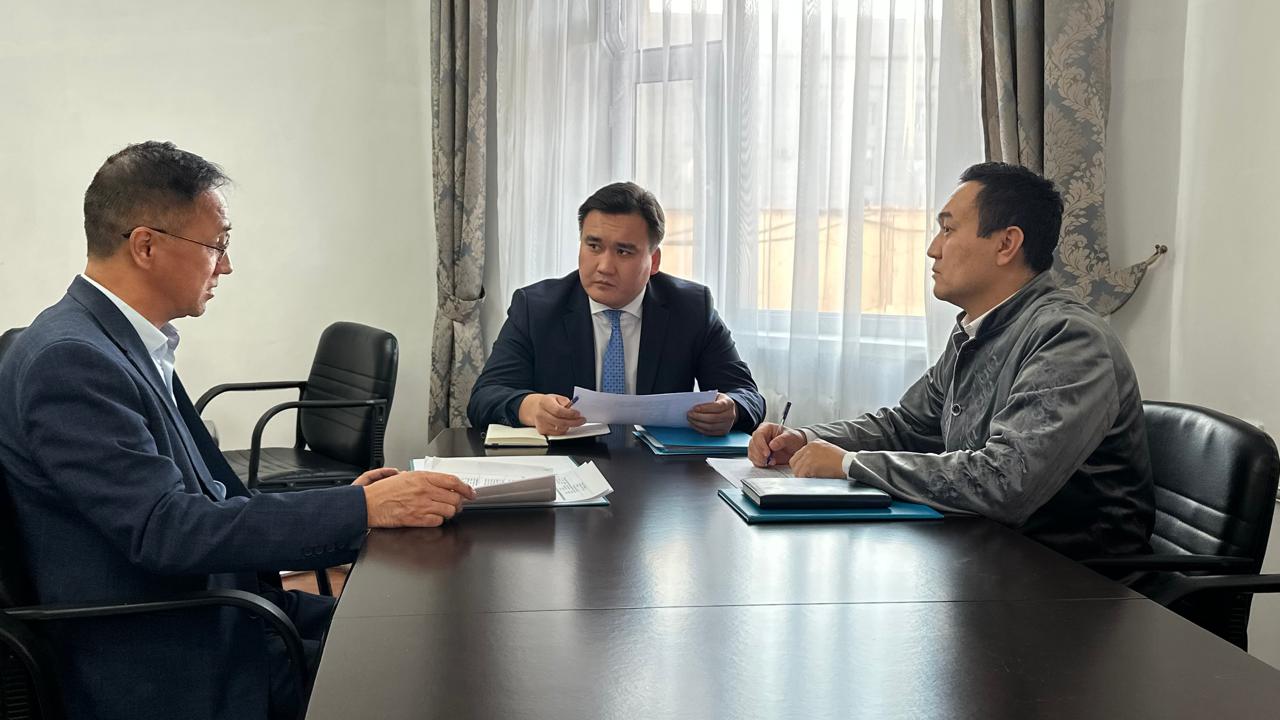 БІЛІМ БЕРУ-САУЫҚТЫРУ ҚЫЗМЕТТЕРІН КӨРСЕТЕТІН БІЛІМ БЕРУ ҰЙЫМДАРЫ ҮШІН БІЛІКТІЛІК ТАЛАПТАРЫ ТАЛҚЫЛАНДЫ