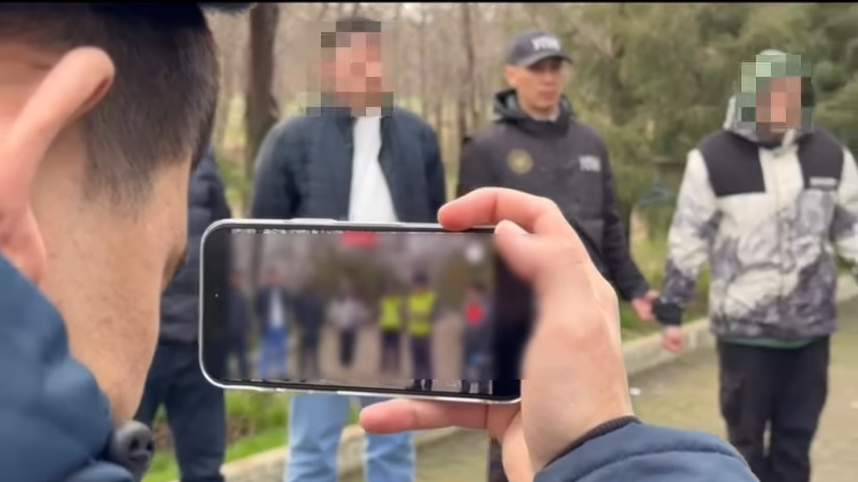 Шымкент саябағында есірткі жасырып жүргендер ұсталды