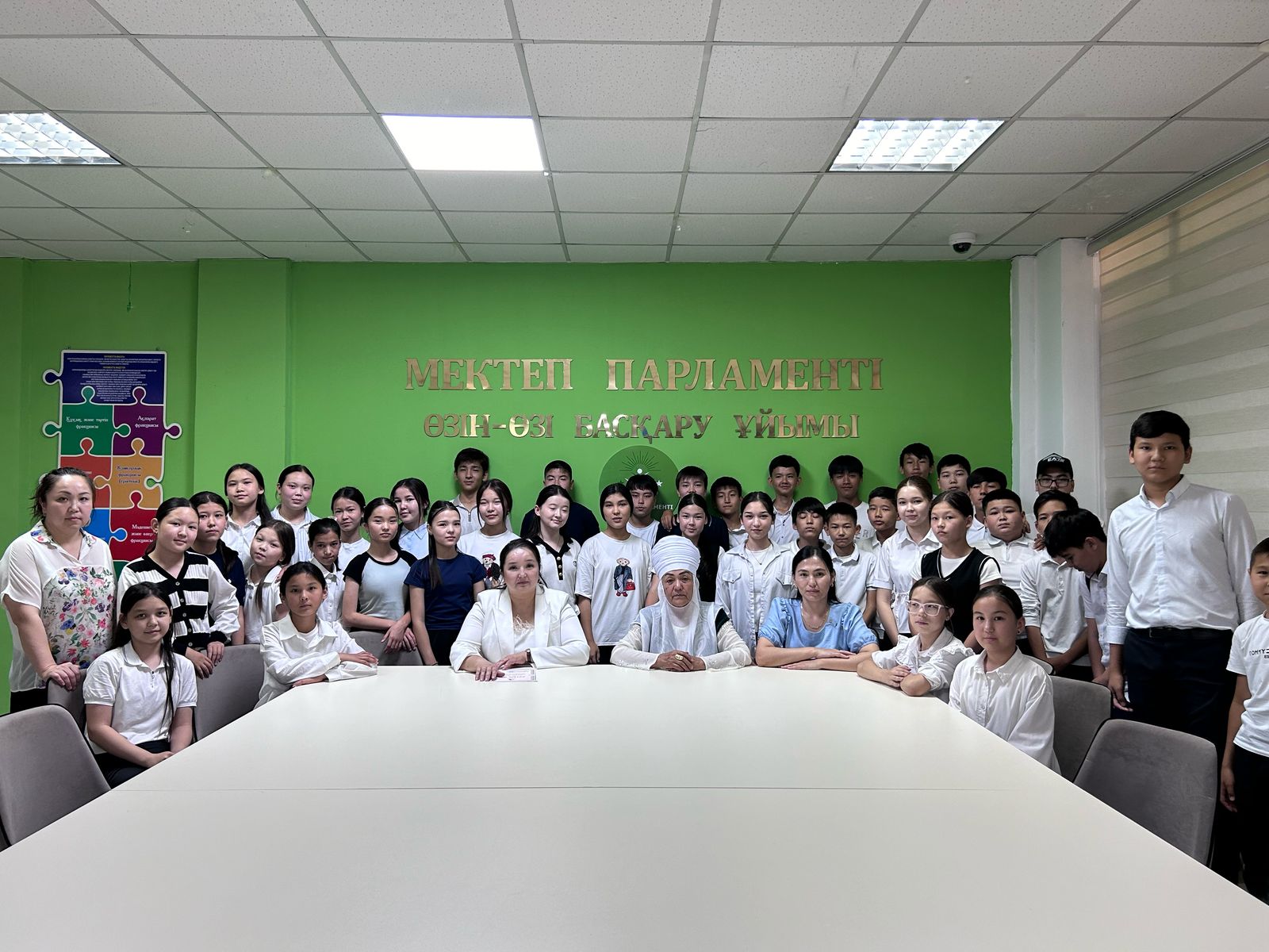 Наурызнама онкүндігі аясында Қаратау ауданы С. Нұрмағанбетов атындағы №72 жалпы білім беретін мектепте 17 наурыз - Шаңырақ күніне орай мазмұнды кездесу өтті