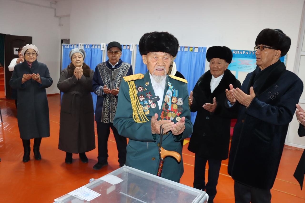 Ұлы Отан соығысының ардагері ,105 жастағы Яхия Тасыров дауыс берді