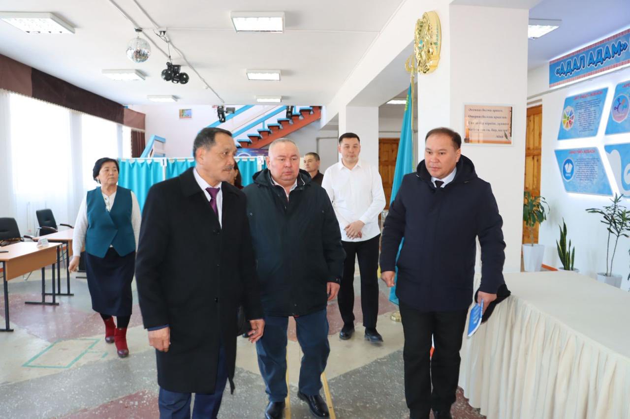Аудан әкімі референдум учаскелерінің дайындығымен танысты