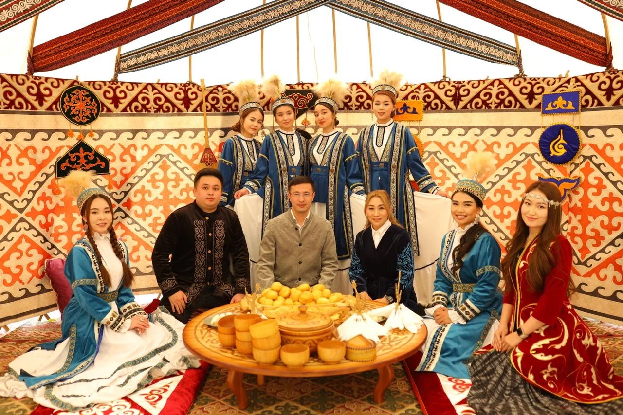 “Наурызнама” он күндігі – ұлт мерекесін орай “Бір шаңырақ астында” атты мерекелік кеші өтті.