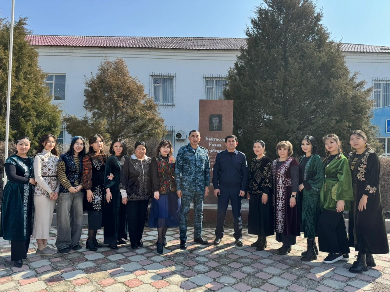 ҚАЖ департаменті қызметкерлері Ұлттық киім күніне орай ұлттық құндылықтарды дәріптеу, салт-дәстүрді насихаттау мақсатында арнайы іс-шараға қатысты.