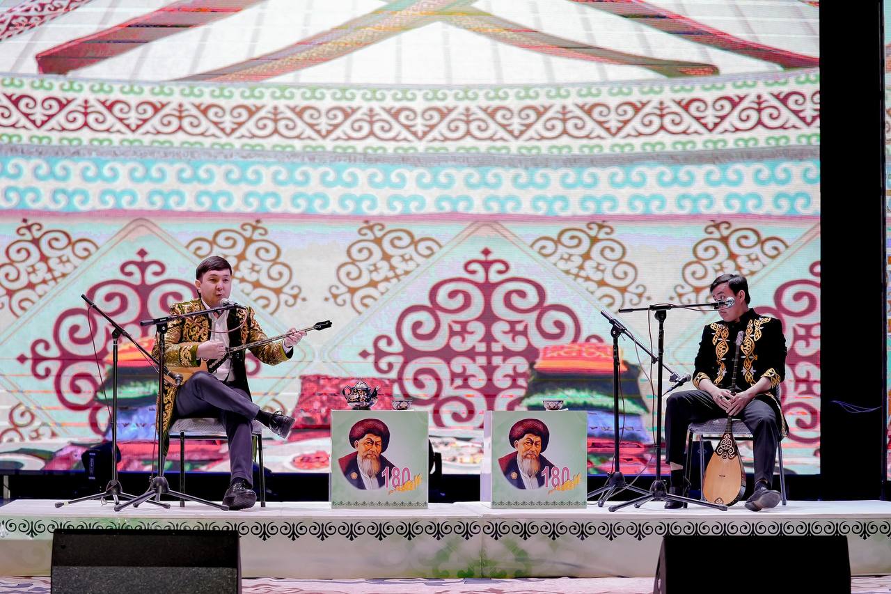 Семейде «Наурызнама» онкүндігі аясында облыстық ақындар айтысы өтті