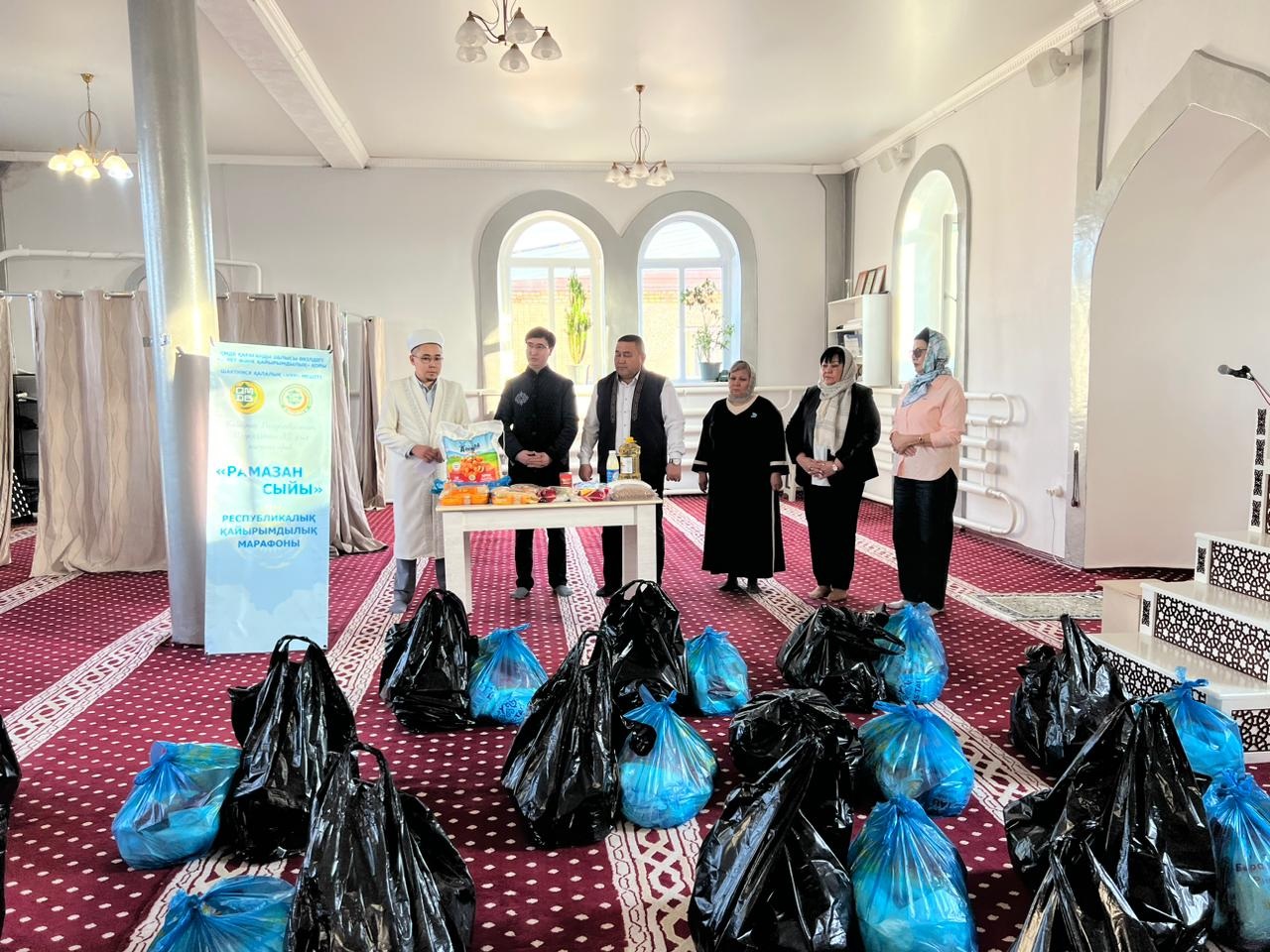 В священный месяц Рамадан, наполненный милосердием и добротой, депутаты городского маслихата, члены Общественного совета, аппарат маслихата и Шахтинский городской филиал партии «AMANAT» объединили усилия для проведения благотворительной акции в поддержку нуждающихся семей.