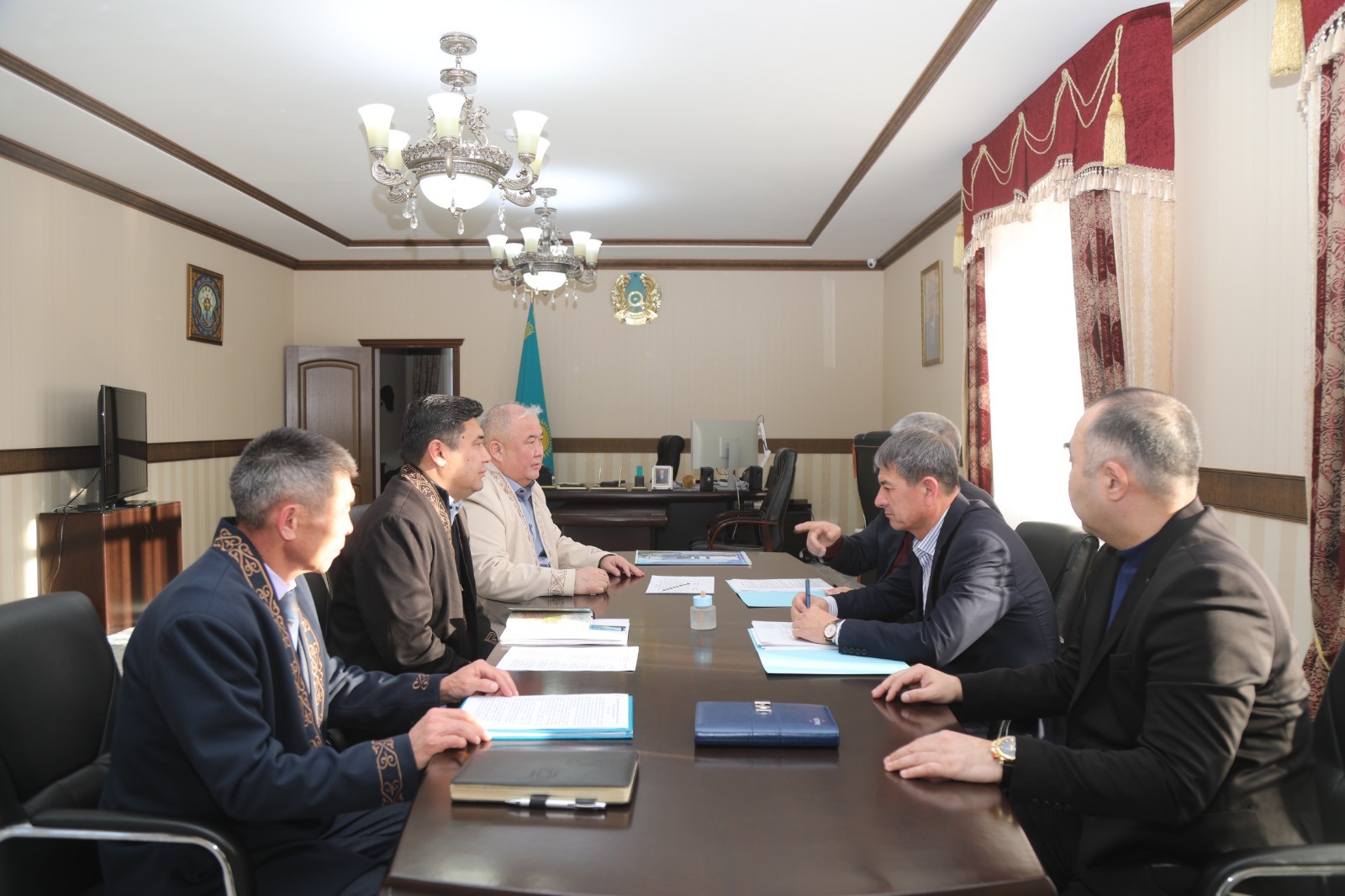 Аудан әкімі футбол федерациясы өкілдерімен кездесіп, саланы дамыту бағытын талқылады