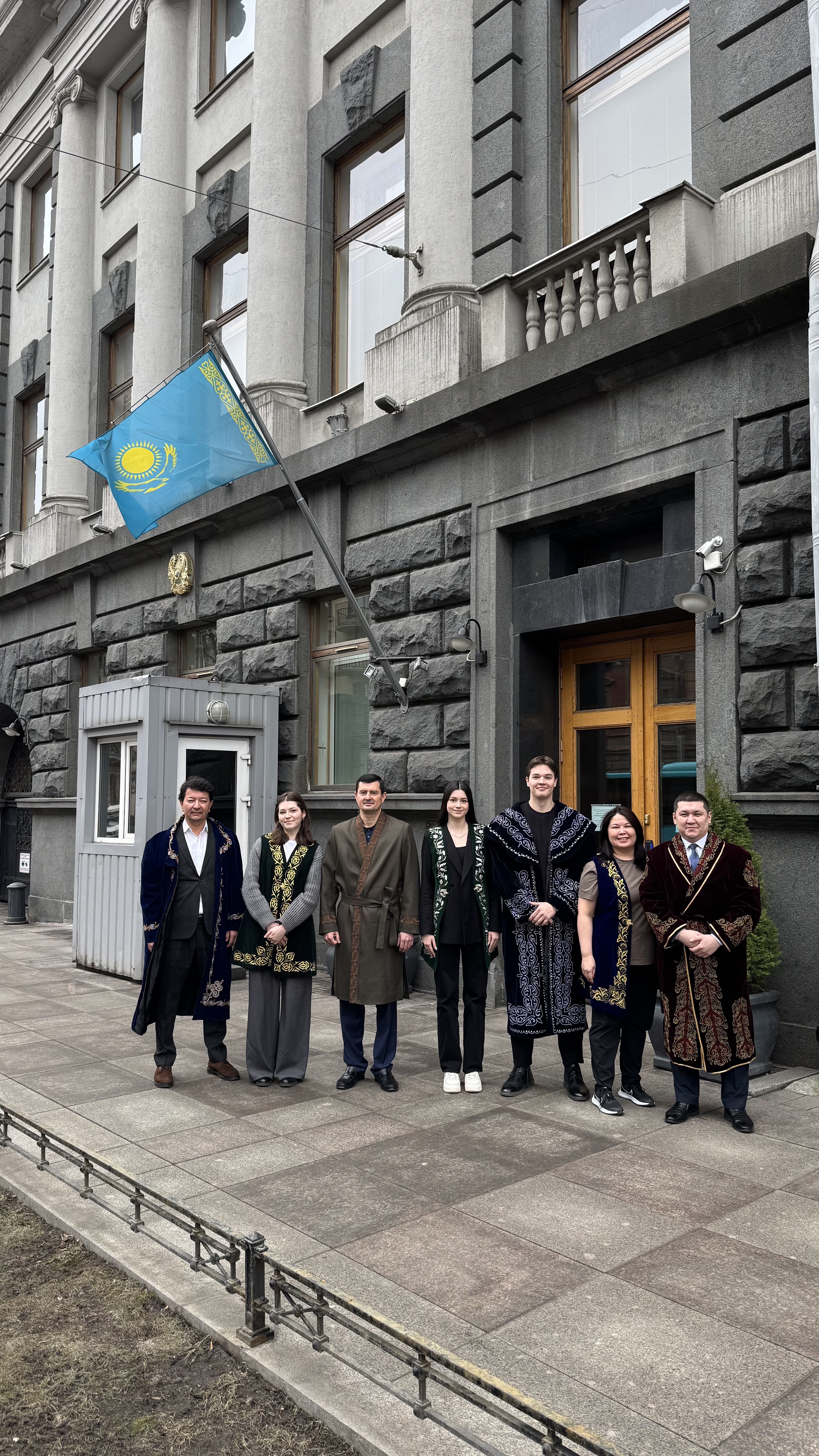 Қазақстан Республикасының Санкт-Петебург қаласындағы Бас консулдығы Ұлттық киім күнімен құттықтайды!