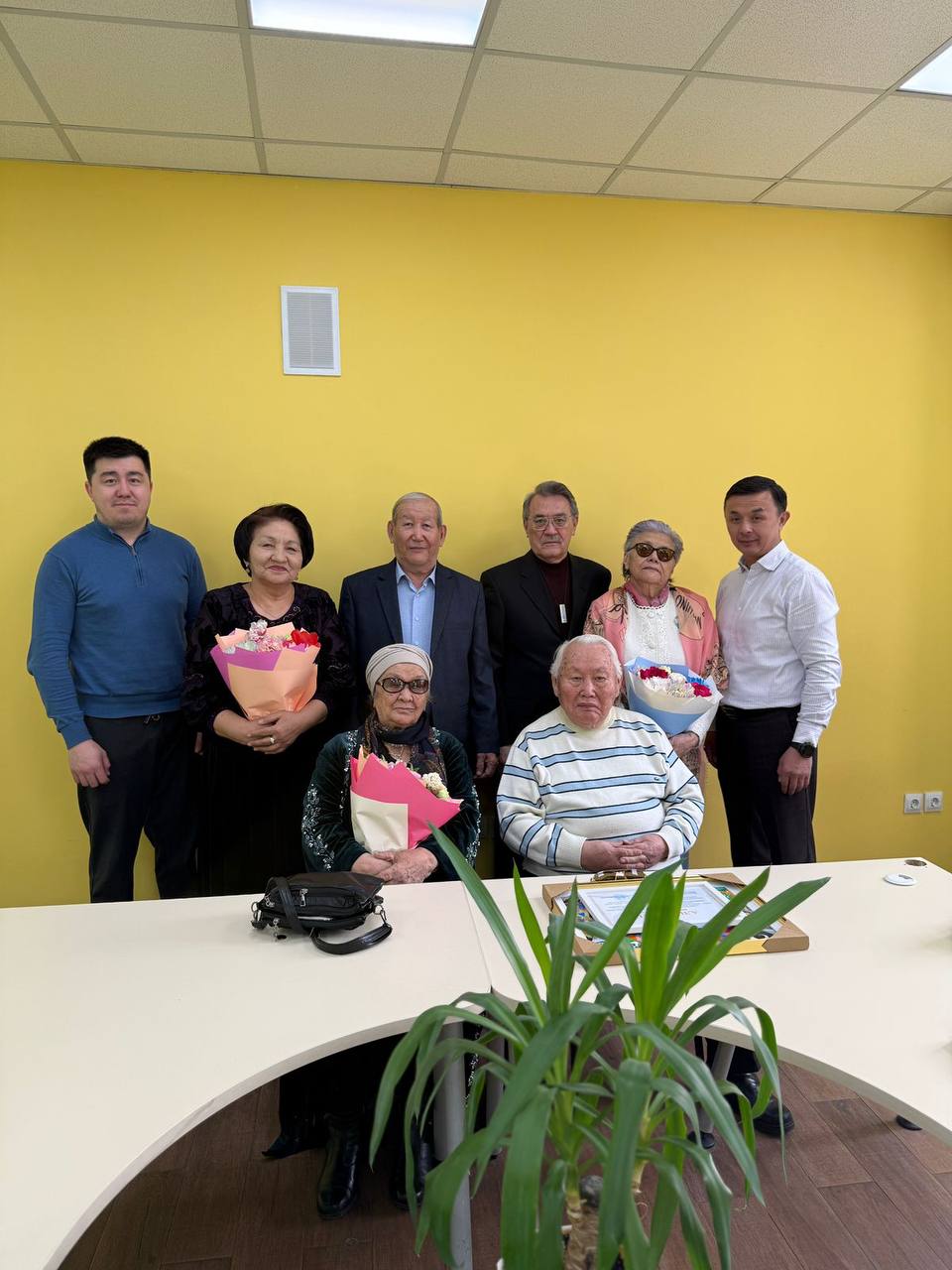 Медеу ауданы әкімдігінің атынан Шаңырақ күні қарсаңында өнегелі отбасыларды құттықтау іс-шарасы ұйымдастырылды