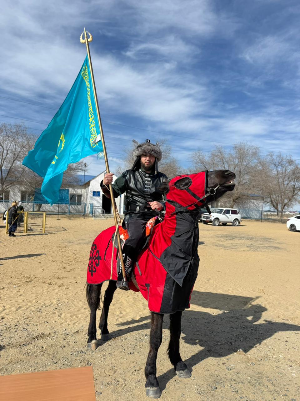 Наурыз мерекесінің онкүндігі аясында "Ұлттық киім күніне" орай Майкөмген ауылдық округінде тұрғындардың қатысуымен ұлттық киімдер шеруі өтті.