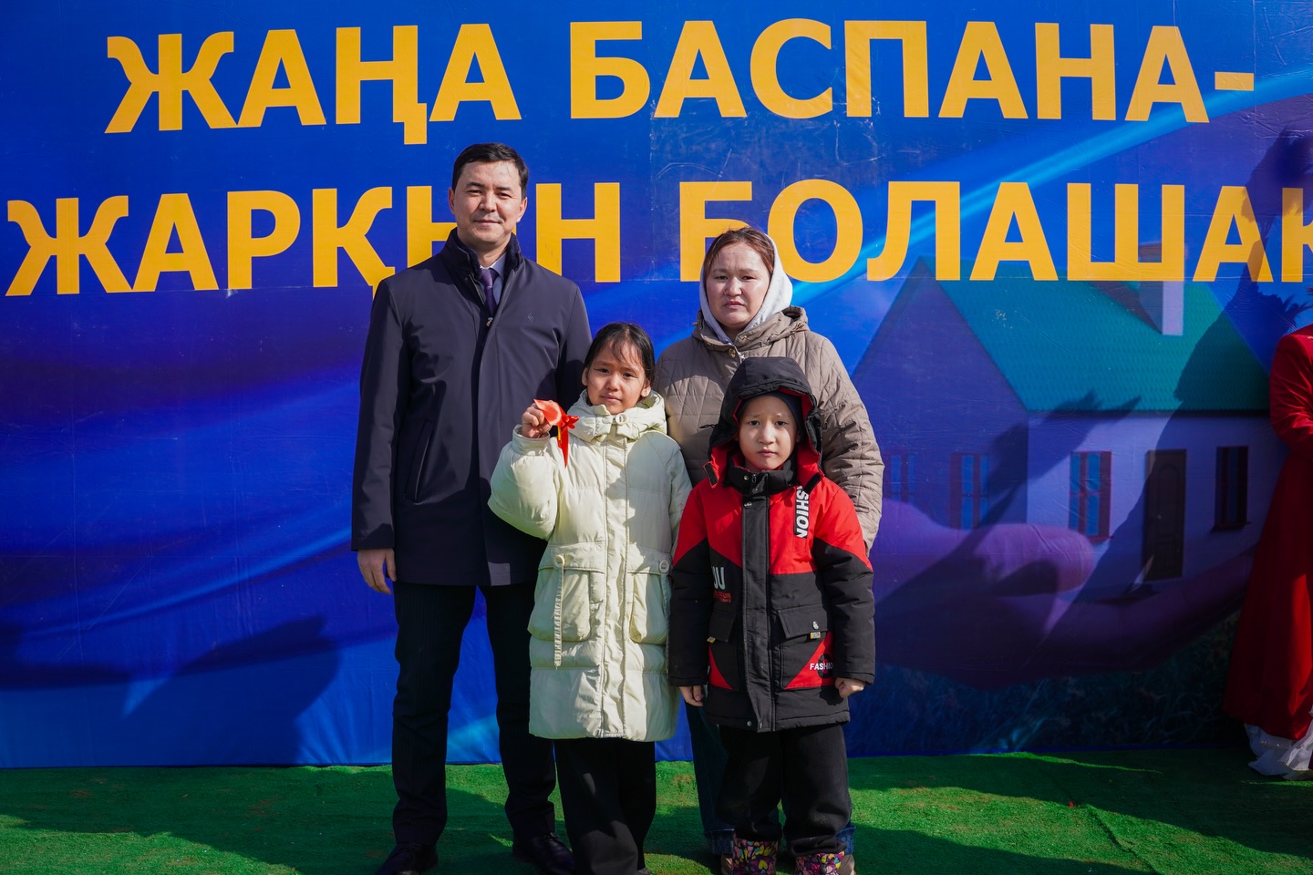 Шаңырақ күнінде шаттық: Қарауылкелдіде жаңа үйлер табысталды