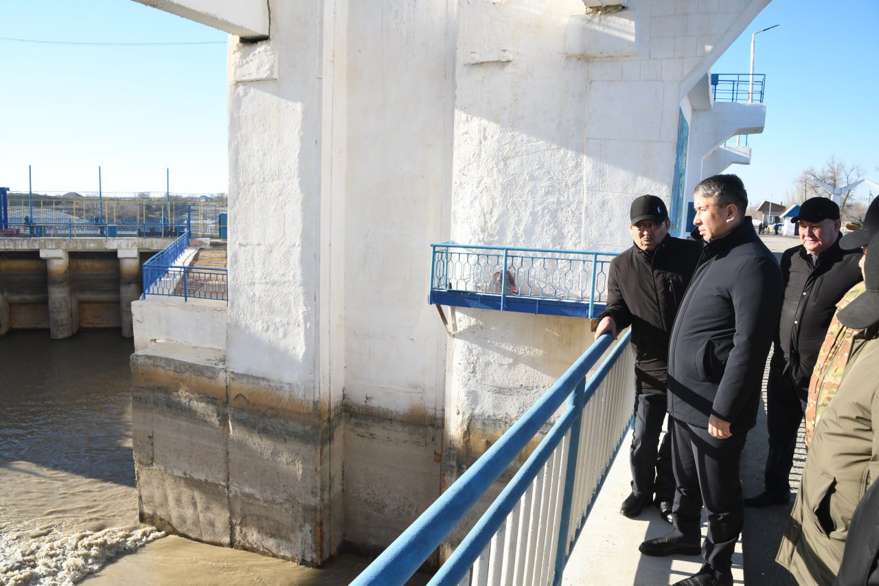 АУДАН ӘКІМІ ДАРИЯ БОЙЫНДАҒЫ АХУАЛДЫ БАҚЫЛАДЫ