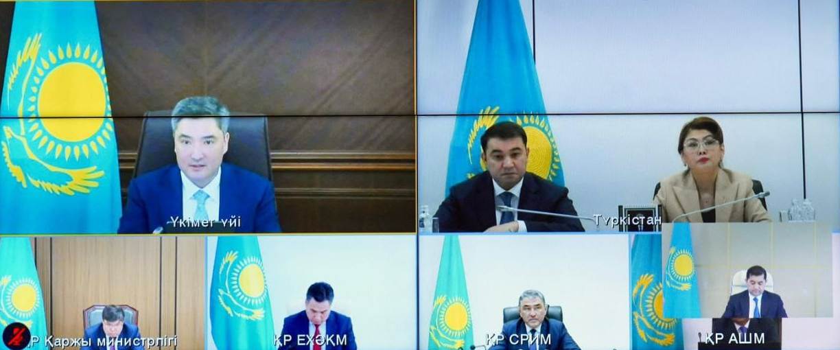 Үкімет отырысында Жаңа Конституцияны ілгерілету жоспары қаралды