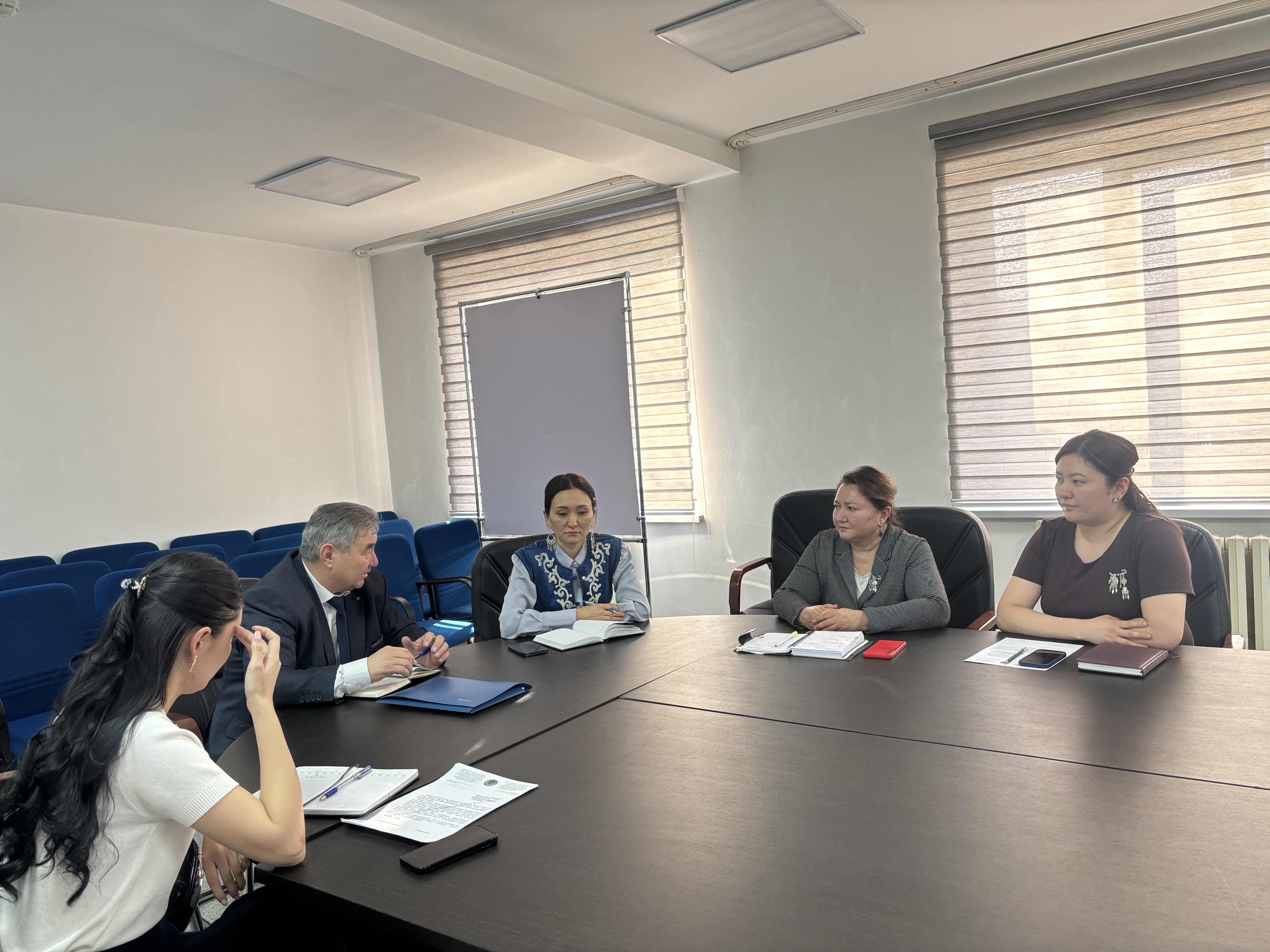 Қазақстан Республикасы Денсаулық сақтау министрлігі Медициналық және фармацевтикалық бақылау комитеті Жетісу облысы бойынша Департаменті Жетісу облысының Денсаулық сақтау басқармасы және Медициналық-әлеуметтік сараптау комиссиясы мен бірге мүгедектікке негізсіз жолдау бойынша жиын өткізілді.