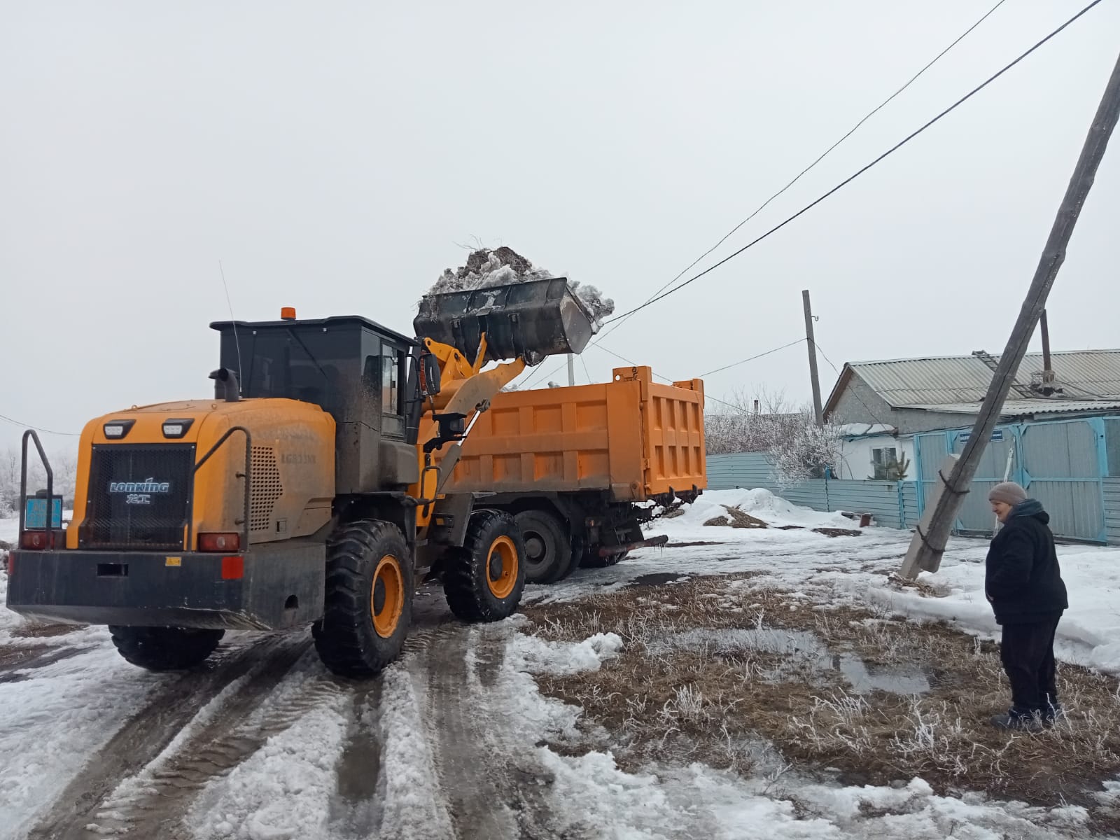 📌Есіл ауданында қар шығару жұмыстары жалғасуда