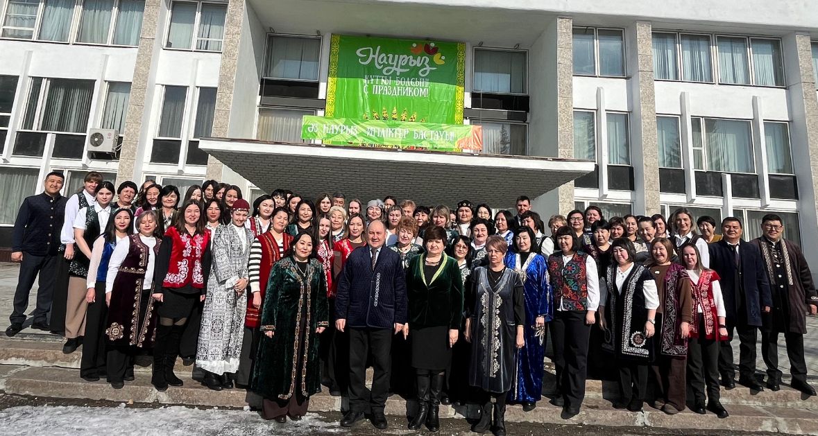 Дәстүрдегі бірлік: Алтай ауданының мемлекеттік қызметшілері ұлттық мәдениетті қолдады