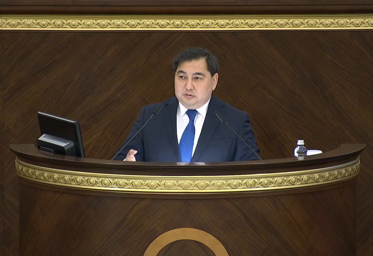 МАЖИЛИС ОДОБРИЛ В ПЕРВОМ ЧТЕНИИ НОВЫЙ ЗАКОН О ГОСУДАРСТВЕННОЙ СЛУЖБЕ