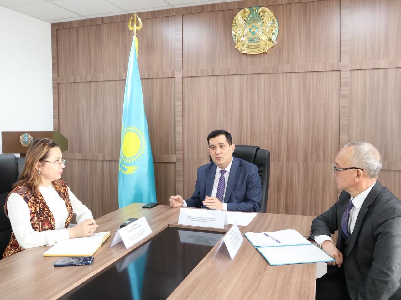 ҚР Мемлекеттік қызмет істері агенттігінің Ақтөбе облысы бойынша департаментінің басшысы Айбек Шілманов басқарма мамандарымен кездесті
