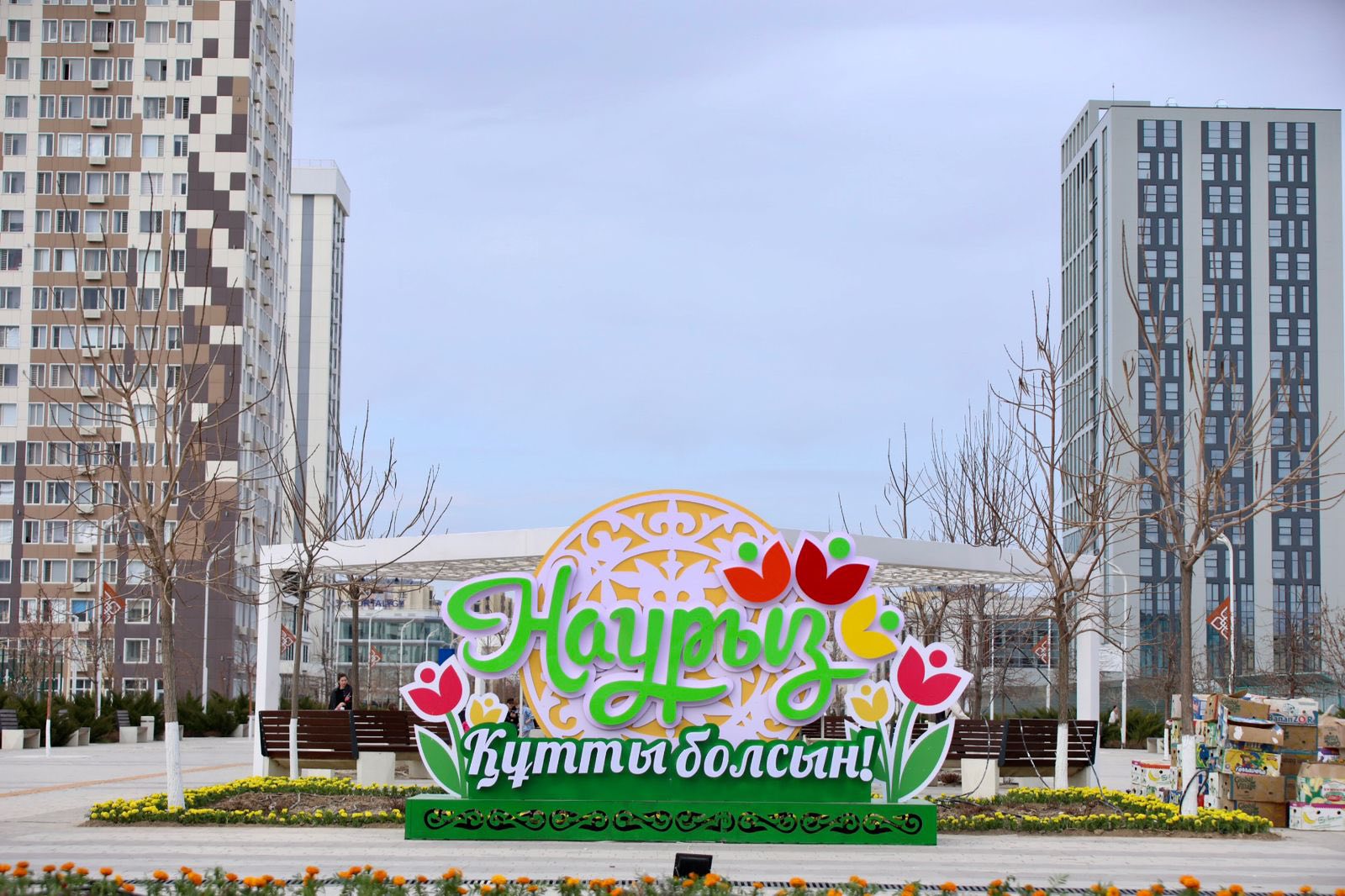 Наурыз мерекесі қарсаңында Түркістан қаласында тұрғындар мен қала қонақтарына ерекше мерекелік көңіл-күй сыйлау мақсатында ауқымды дайындық жұмыстары қарқынды жүргізілуде.