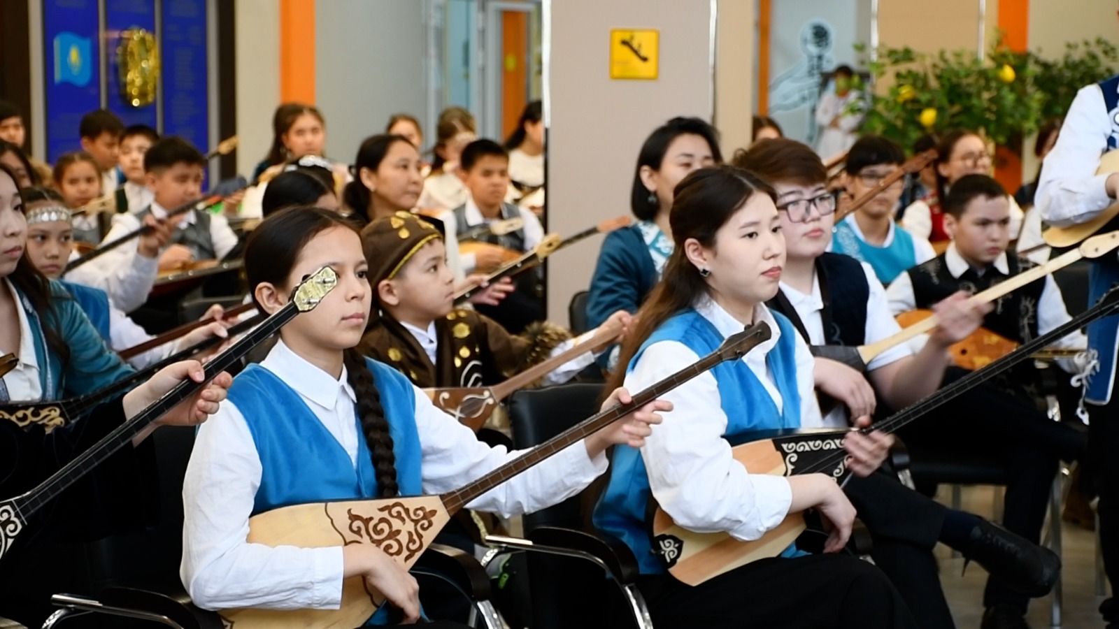 Павлодар облысында 30 мың оқушы бір мезетте күй тартты