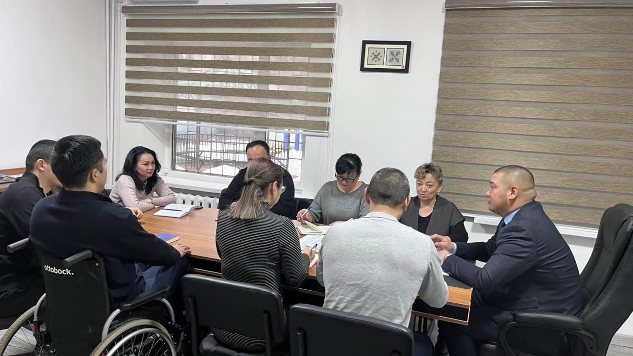 Қызметкерлер арасында семинар