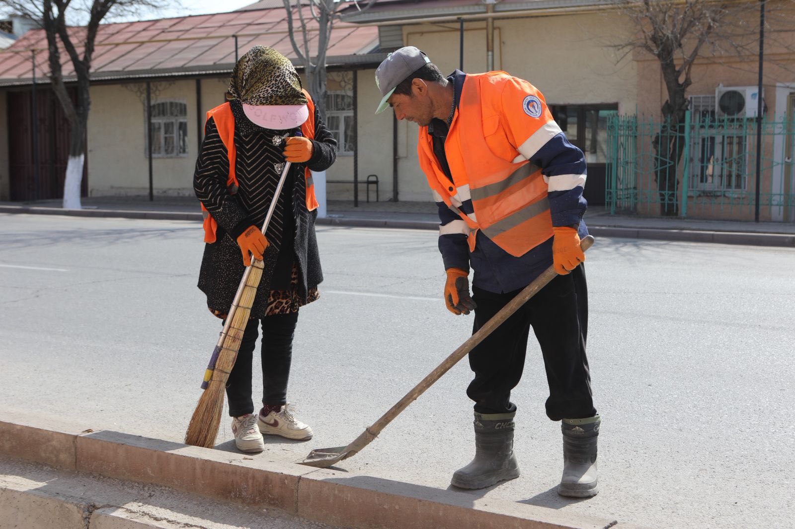 ҚАЛАДА КӨКТЕМГІ АБАТТАНДЫРУ ЖҰМЫСТАРЫ ЖАЛҒАСУДА
