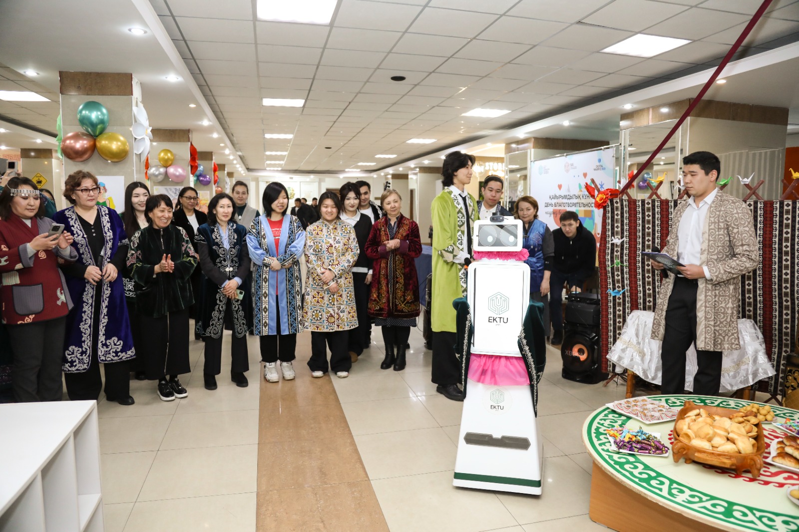 Камзол киген роботтар: ШҚО цифрландыруда көш бастап келеді