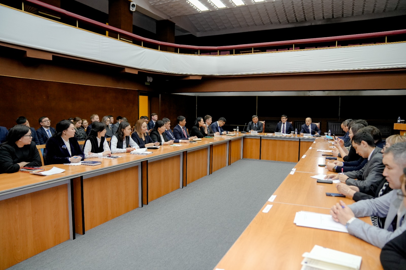 Абай облысы бойынша тексеру комиссиясы Семей қаласында дөңгелек үстел өткізді