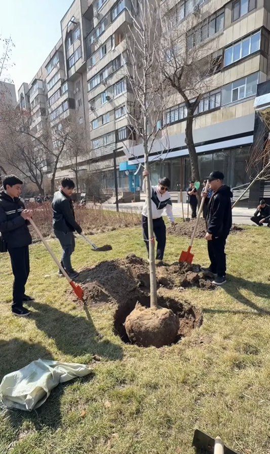 Розыбакиева көшесіндегі скверде Наурыз мерекесіне арналған көгалдандыру акциясы өтті
