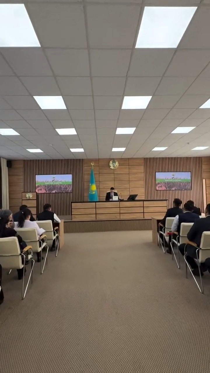 ⚜️Мәртөк ауданы әкімінің аппарат басшысы, Мәртөк ауданы бойынша әдеп жөніндегі уәкіл – Нұркен Бақытжанұлы Сақтағановтың төрағалығымен мемлекеттік қызметшілермен кездесу өткізді.