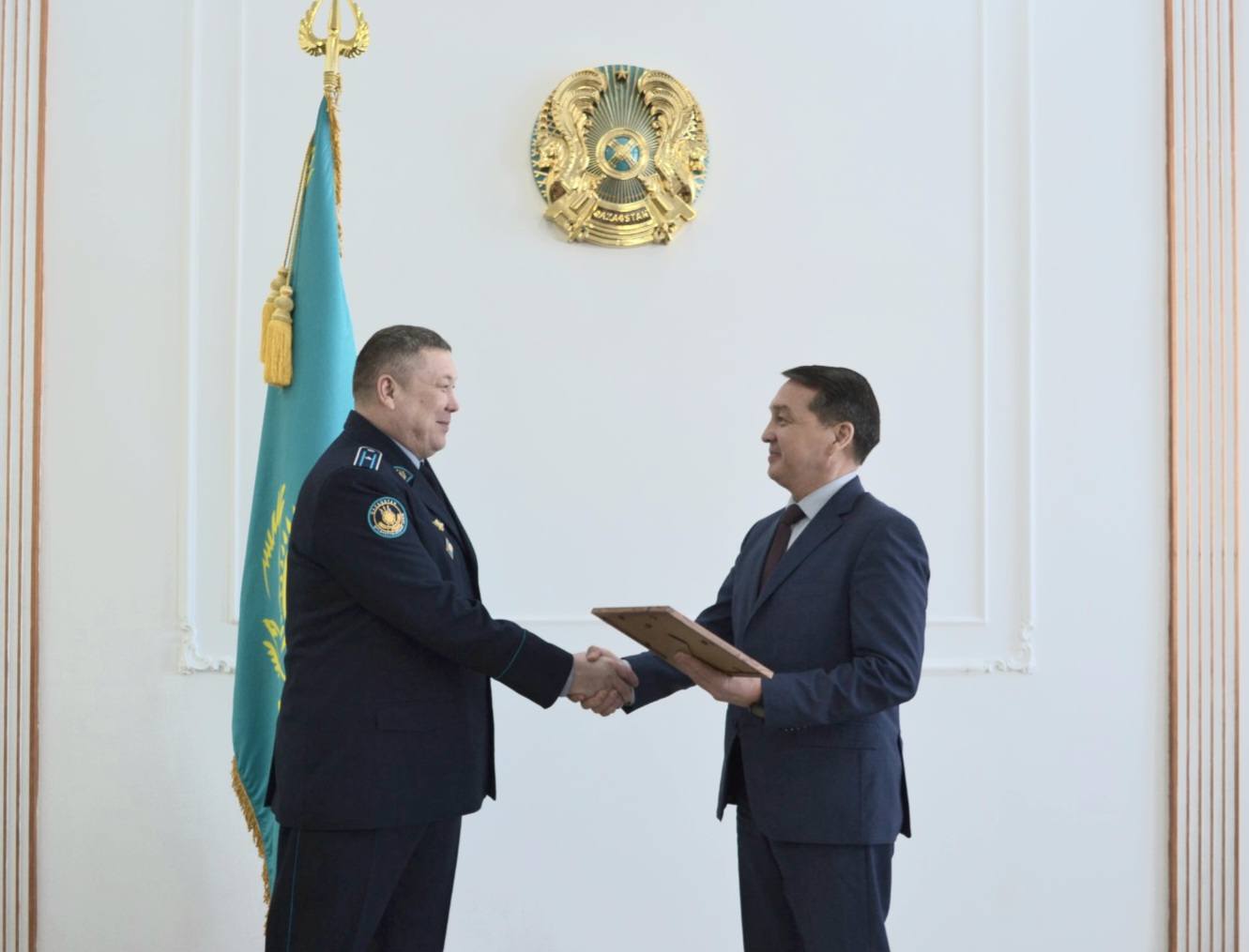 "№51 мекеме" РММ бастығы Айыртау ауданының әкімі Мейрам Меңдібаевтан алғыс хат алды