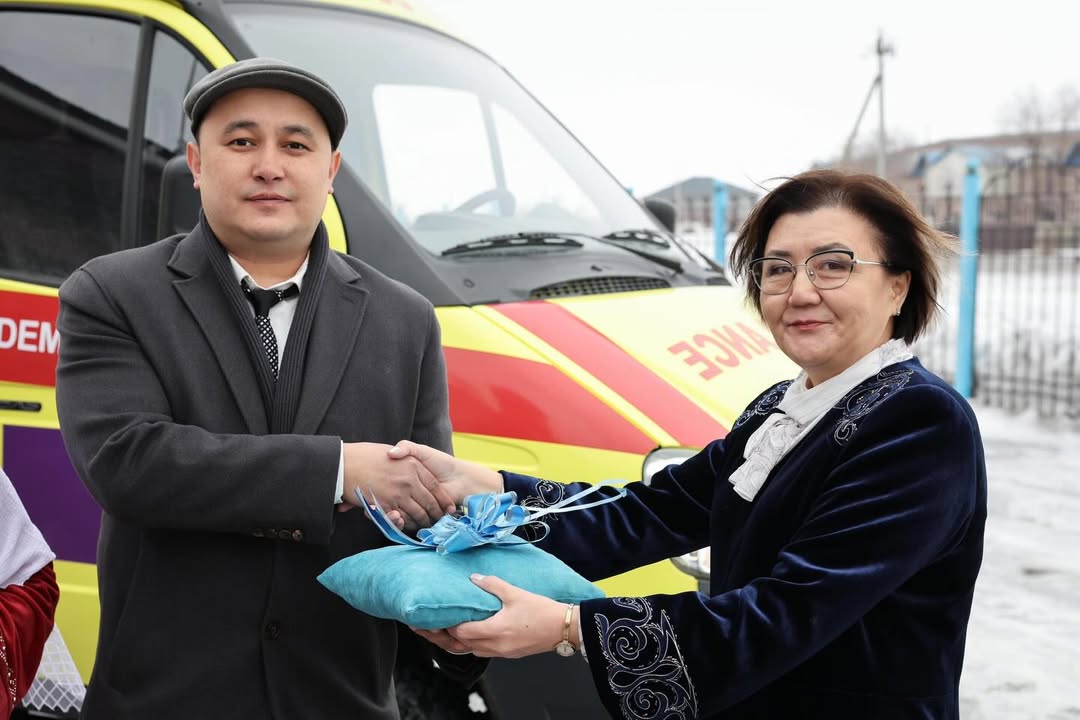 Атамекен кентінің дәрігерлік амбулаториясына жаңа автокөліктің кілттері табысталды