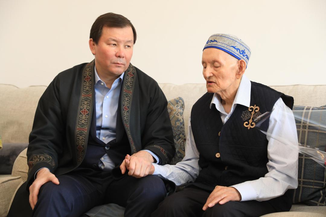 Асхат Шахаров Көрісу күнінде белгілі композитордың шаңырағына барды