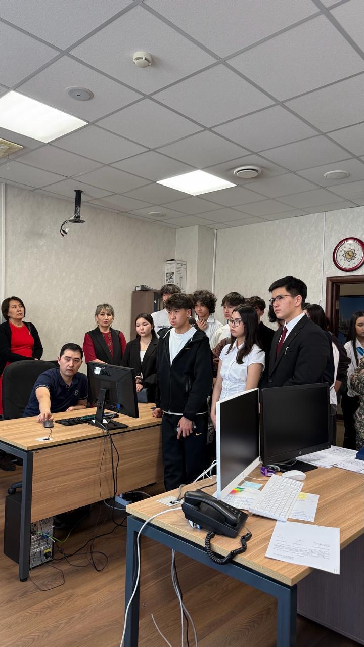 «Закон и порядок»: День открытых дверей провели для школьников в столичной прокуратуре