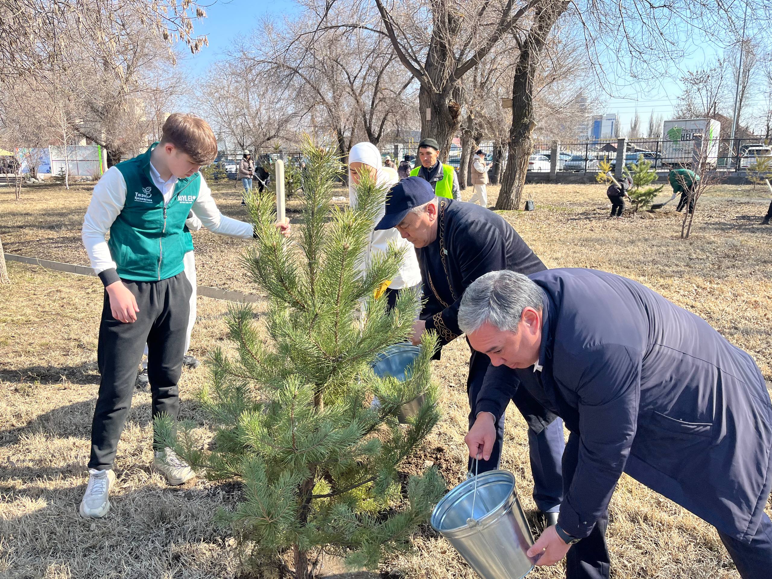 Наурыз мерекесі аясындағы - Жаңару күніне орай Талдықорған қалалық мәслихатының депутаттары көшет отырғызу жұмыстарына қатысты.