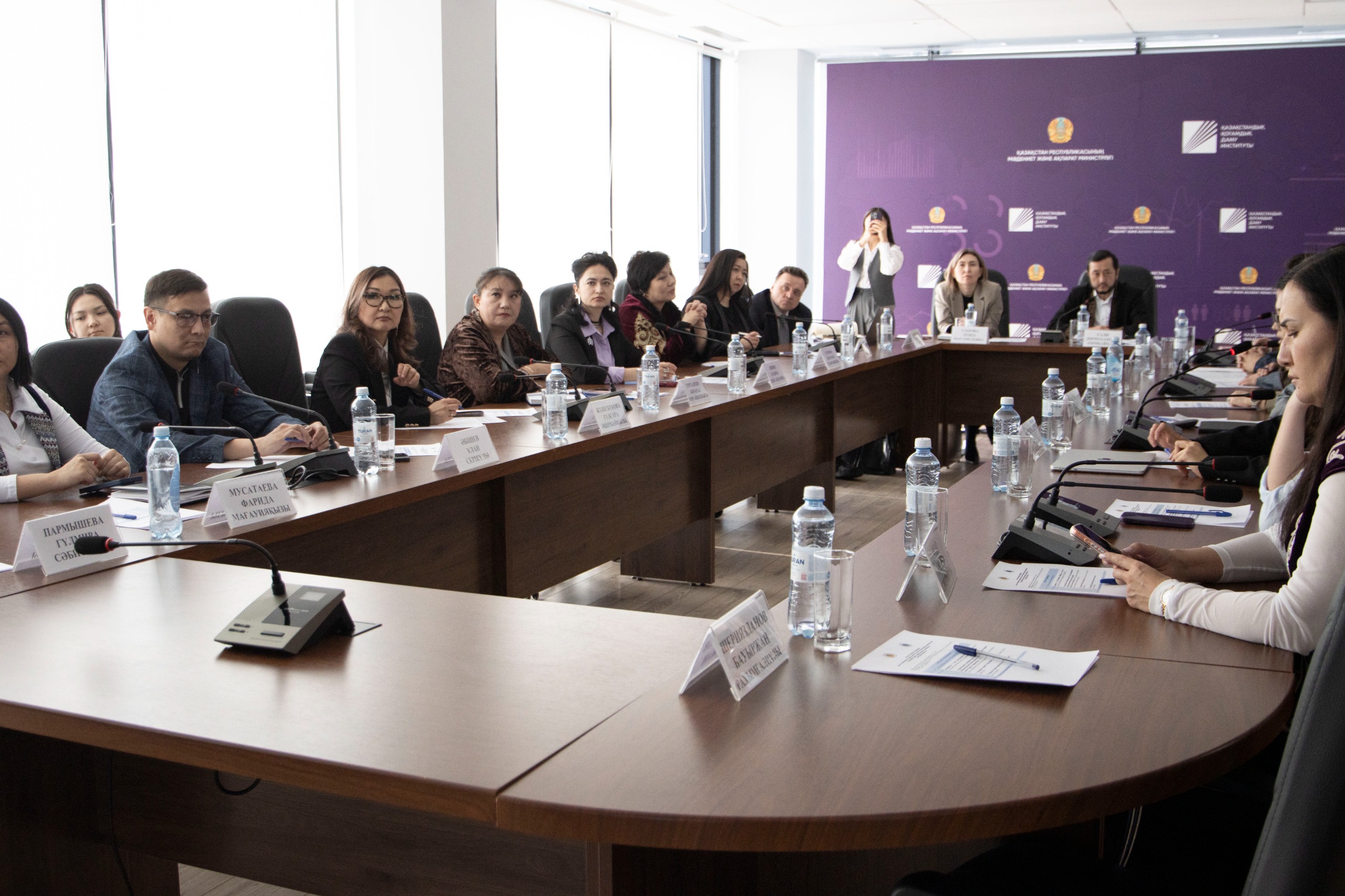 Эксперты обсудили роль Конституции в обеспечении межэтнической стабильности