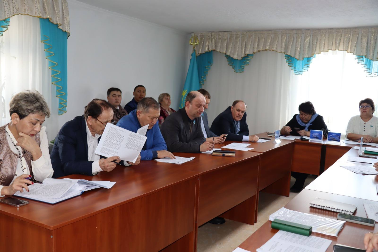 Аудандық мәслихаттың тұрақты комиссиясының отырысы