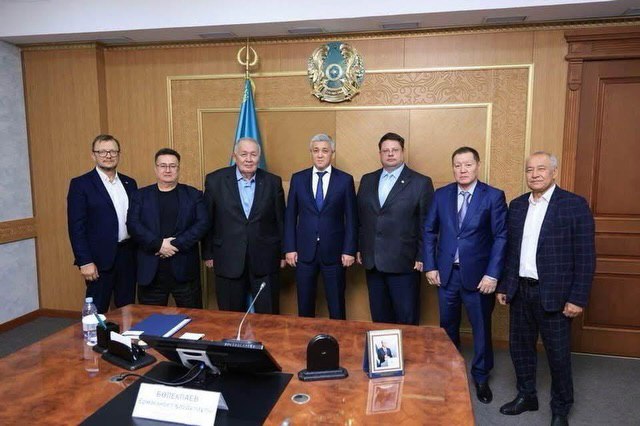 Қарағанды облысында өңір әкімі Ермағанбет Бөлекпаевтың төрағалығымен әлеуметтік әріптестік жөніндегі облыстық үшжақты комиссияның отырысы өтті.