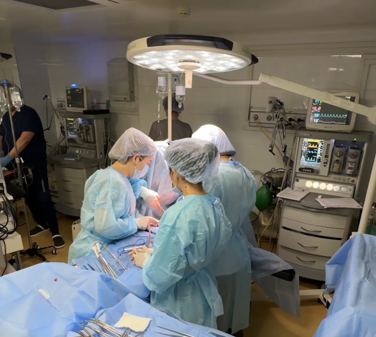 Будни онкомаммологов: как в Алматы спасают и продлевают жизнь пациенткам