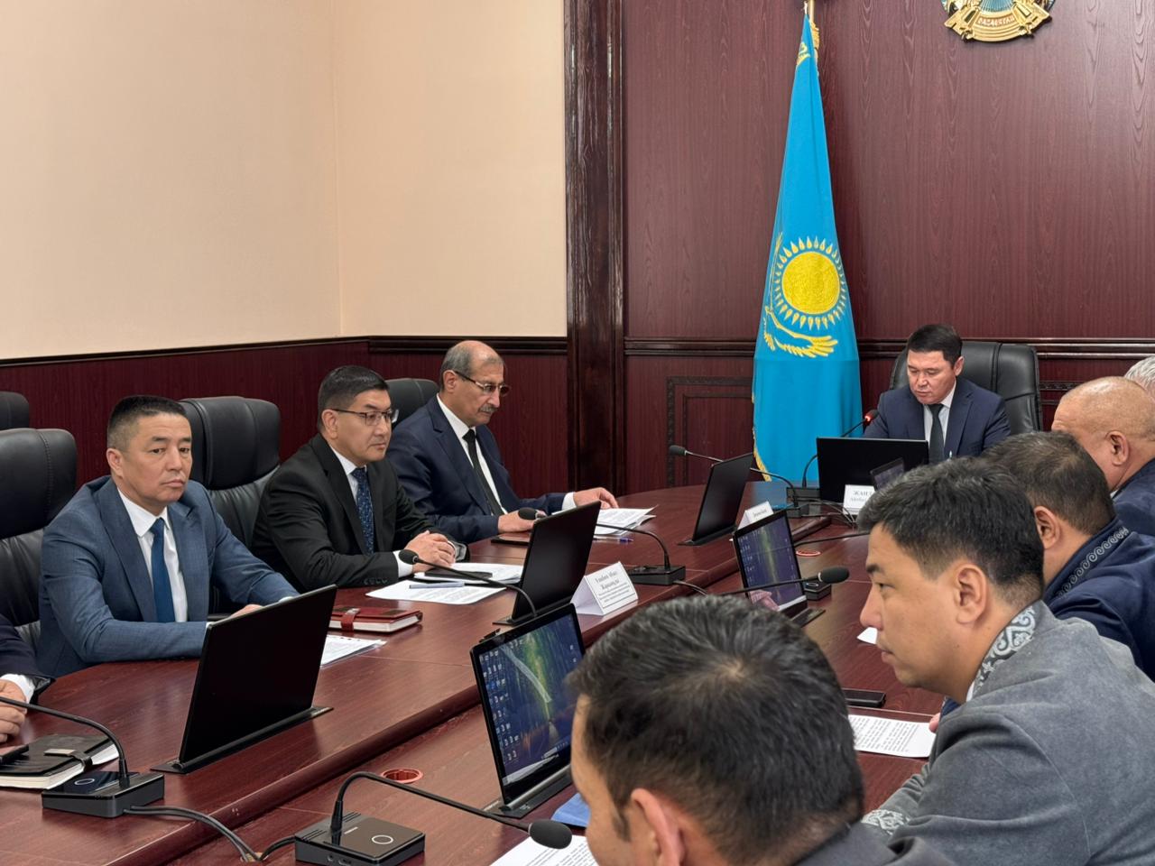 МЕМЛЕКЕТТІК ЕҢБЕК ИНСПЕКТОРЛАРЫ ЕКІ АУДАНДА ҮШ ЖАҚТЫ КОМИССИЯ ЖҰМЫСЫНА ҚАТЫСТЫ