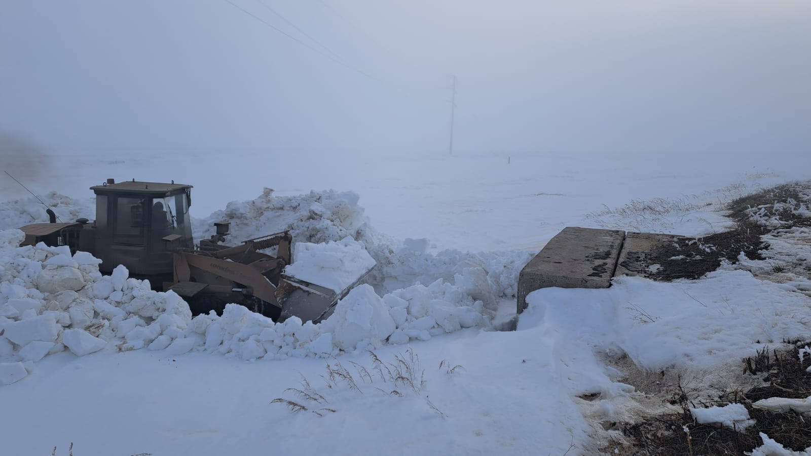 Грейдермен су өткізу құдықтарын тазарту