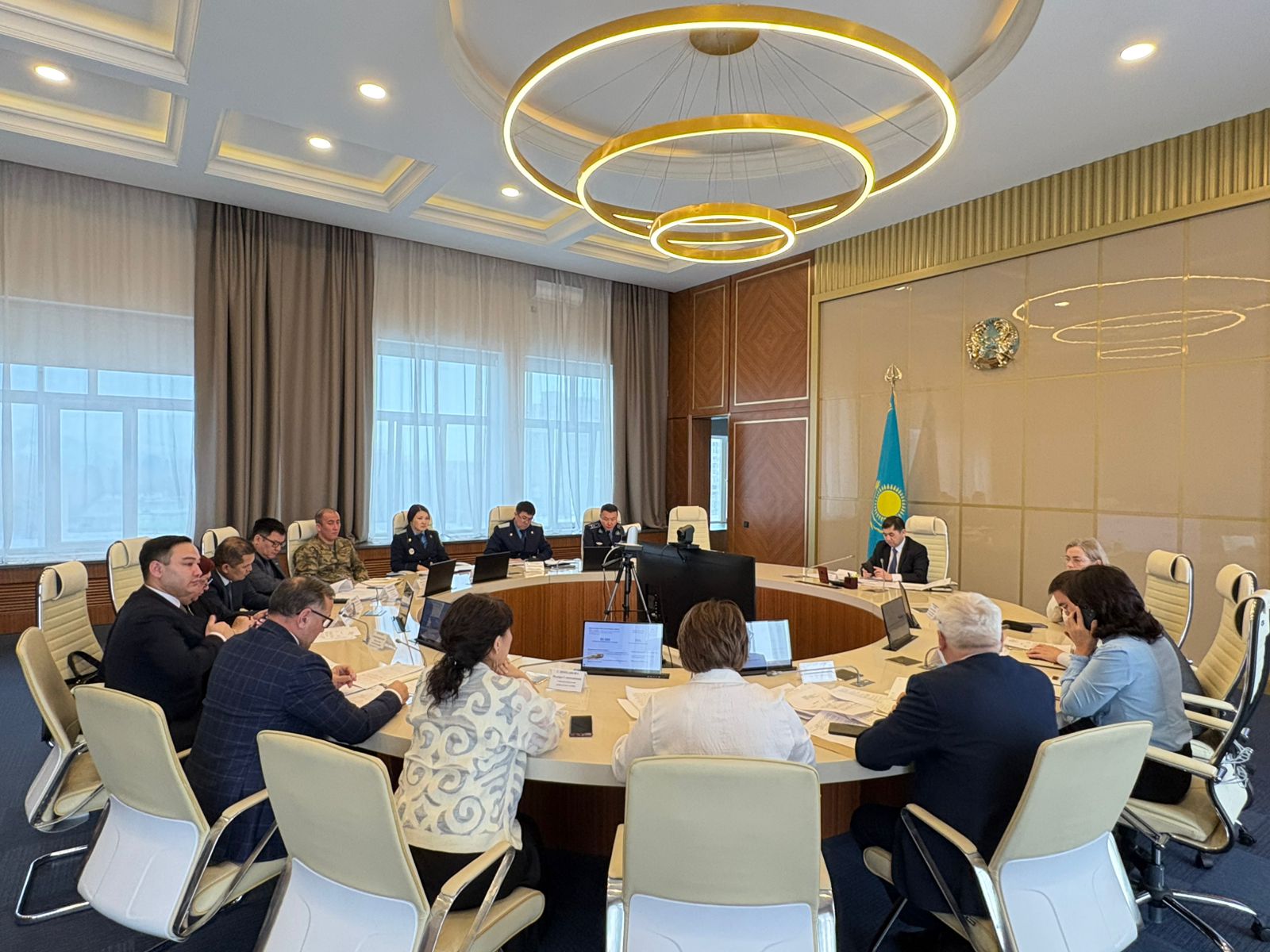 Облыстық кәмелетке толмағандар істері және олардың құқықтарын қорғау жөніндегі комиссияның отырысы өтті