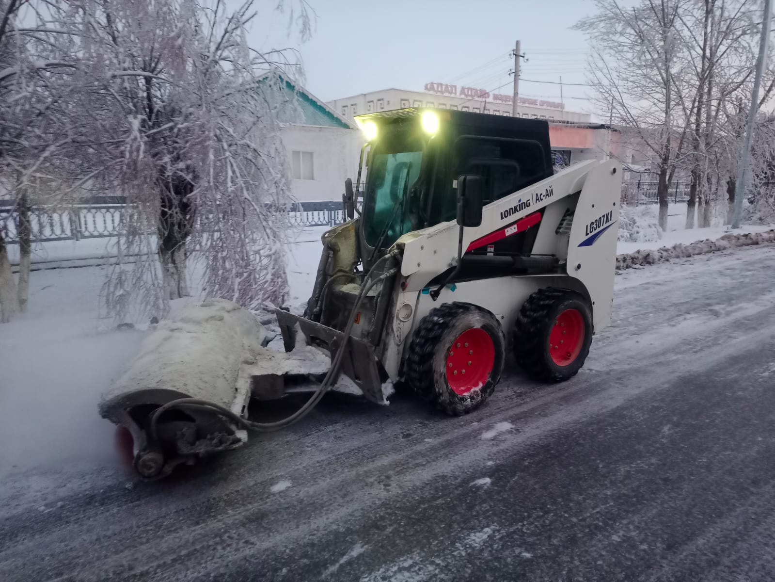 Қар тазалау және жол қауіпсіздігі бойынша жұмыстар күшейтілді