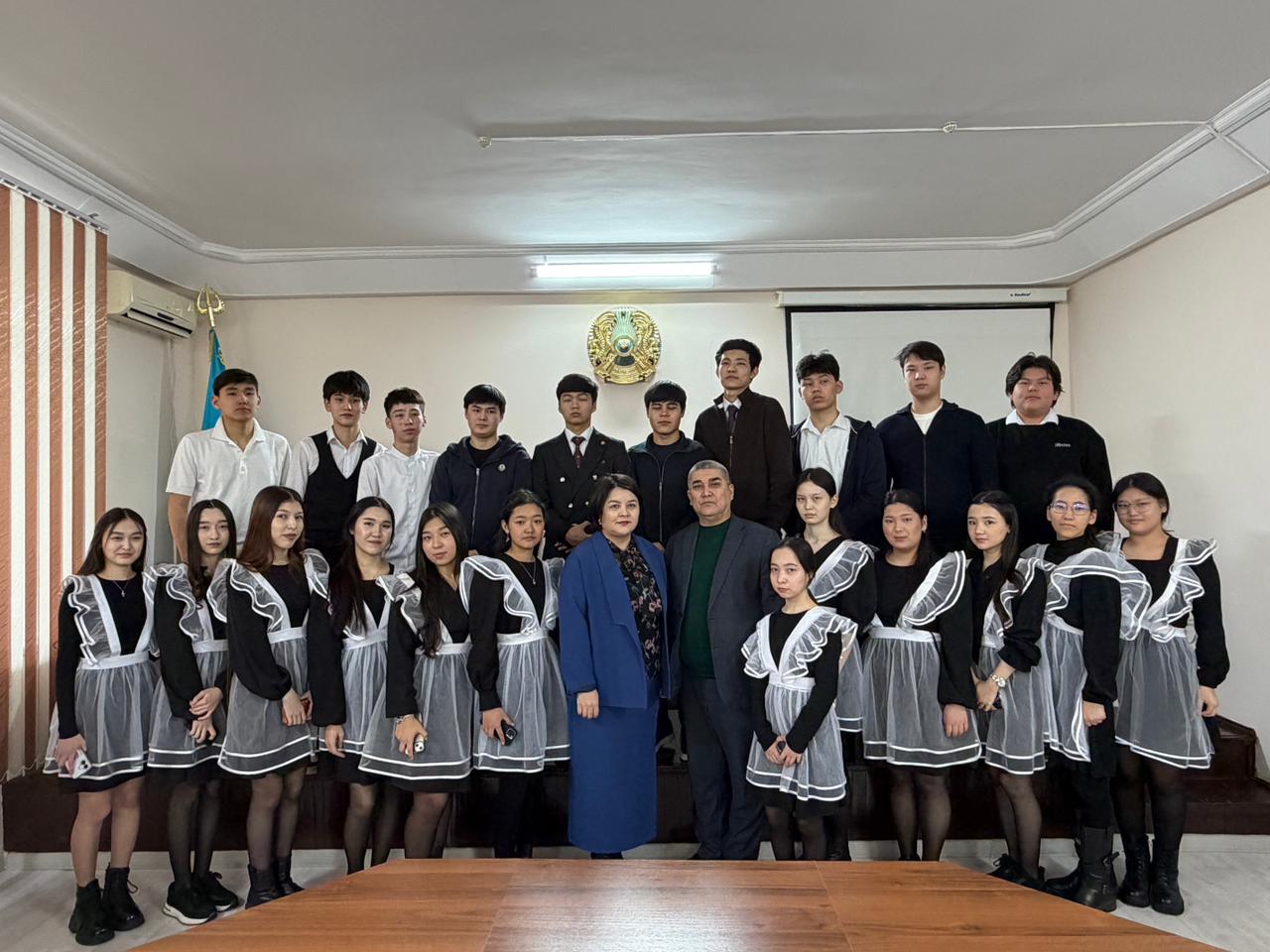 Мектеп түлектеріне «Мемлекеттік қызметтегі мансап» тақырыбында ашық есік күні ұйымдастырылды