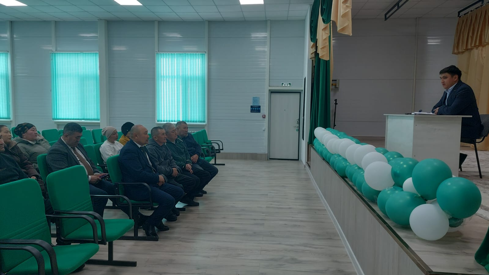 Жалғызағаш ауылдық округінің әкімі Д.А.Сапарғалиевтың Жалғызағаш, Биғаш ауылы тұрғындары алдындағы есепті жиналысын өткізді.