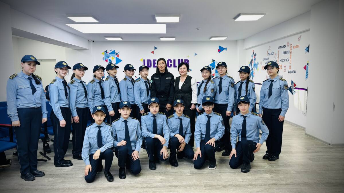 Оралда жас сақшылар халықаралық жарыс жеңімпазымен кездесті