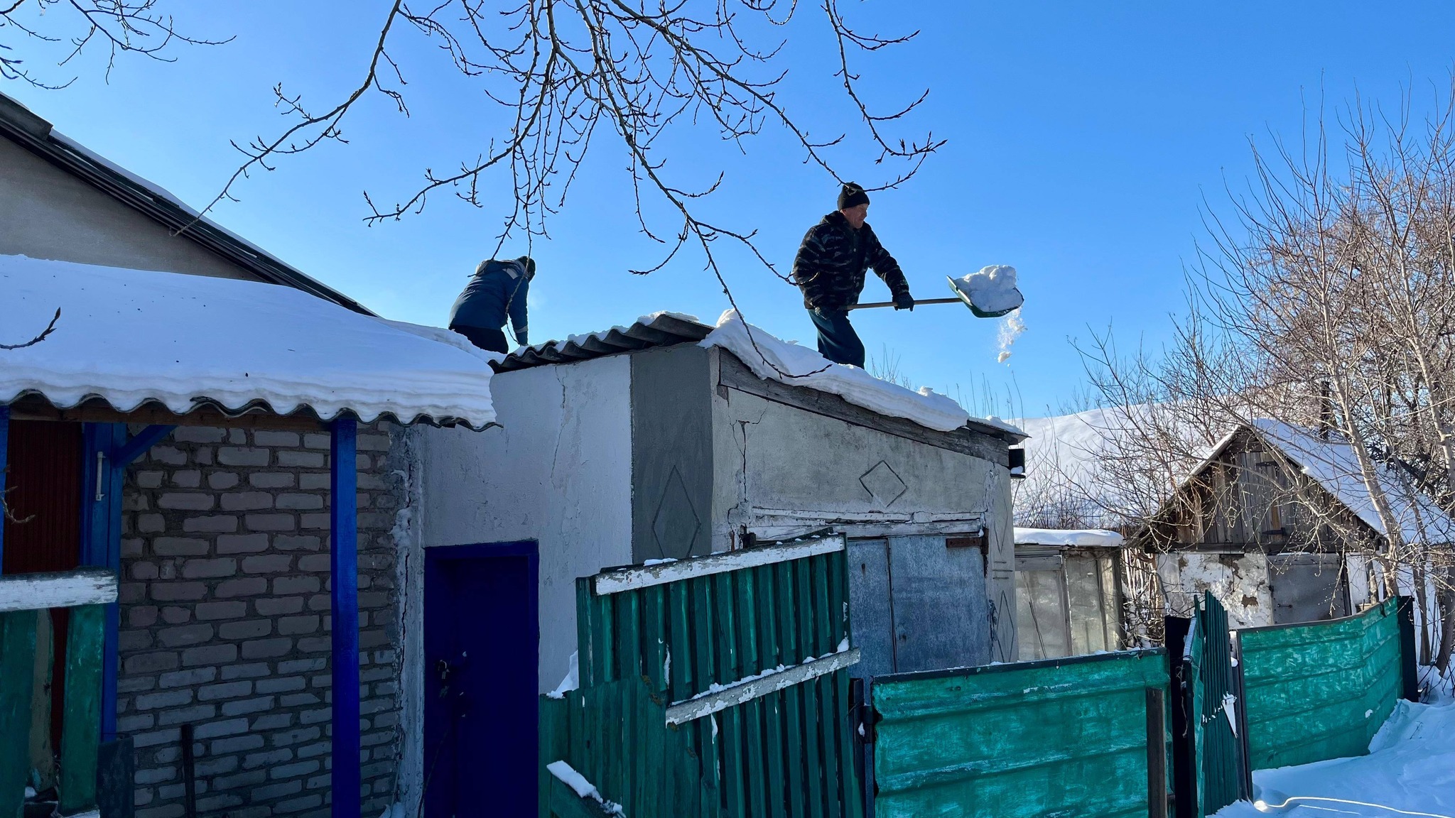 Алғыс айту күніне арналған қар тазалауға көмек