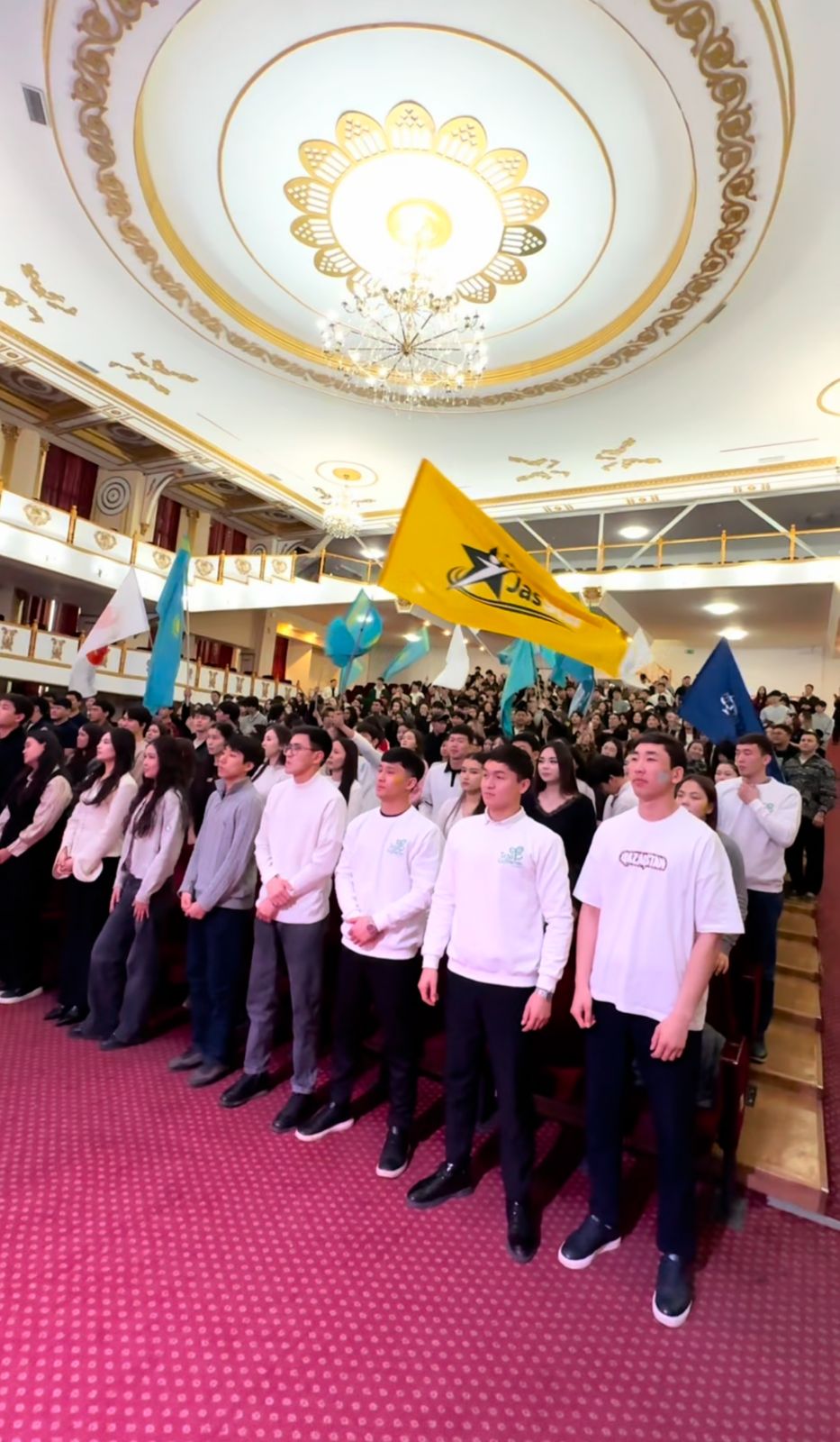 Жастар белсенділікті таңдайды: Алматыда референдумды қолдауға арналған бастамалар басталды