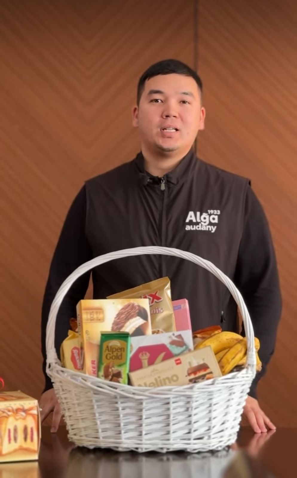 Аудан жастары Белсенді өмір сүру орталығының зейнеткерлерін Алғыс айту күнімен құттықтады