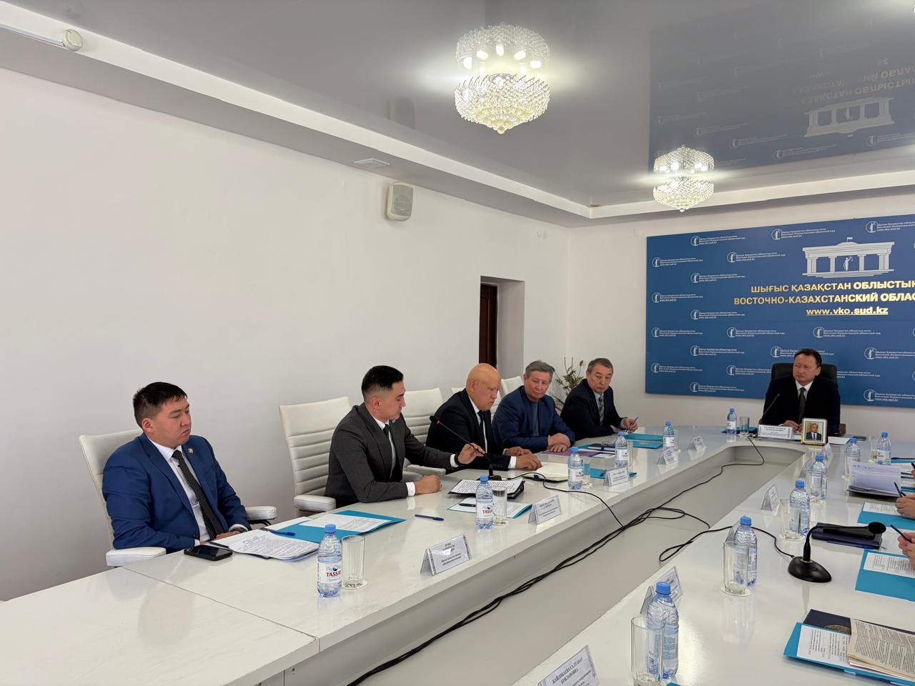 Өскемен қаласында «Республикалық референдум – 2026: заңдылық кепілдіктері және қатысу құқығын сот арқылы қорғау» тақырыбында дөңгелек үстел өтті