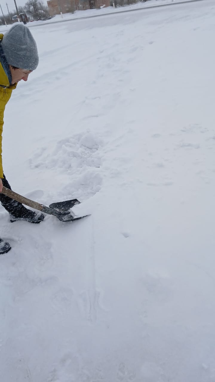 Қар үйінділері шығарылды